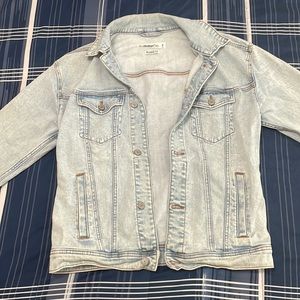 HOLLISTER LIGHT DENIM JACKET